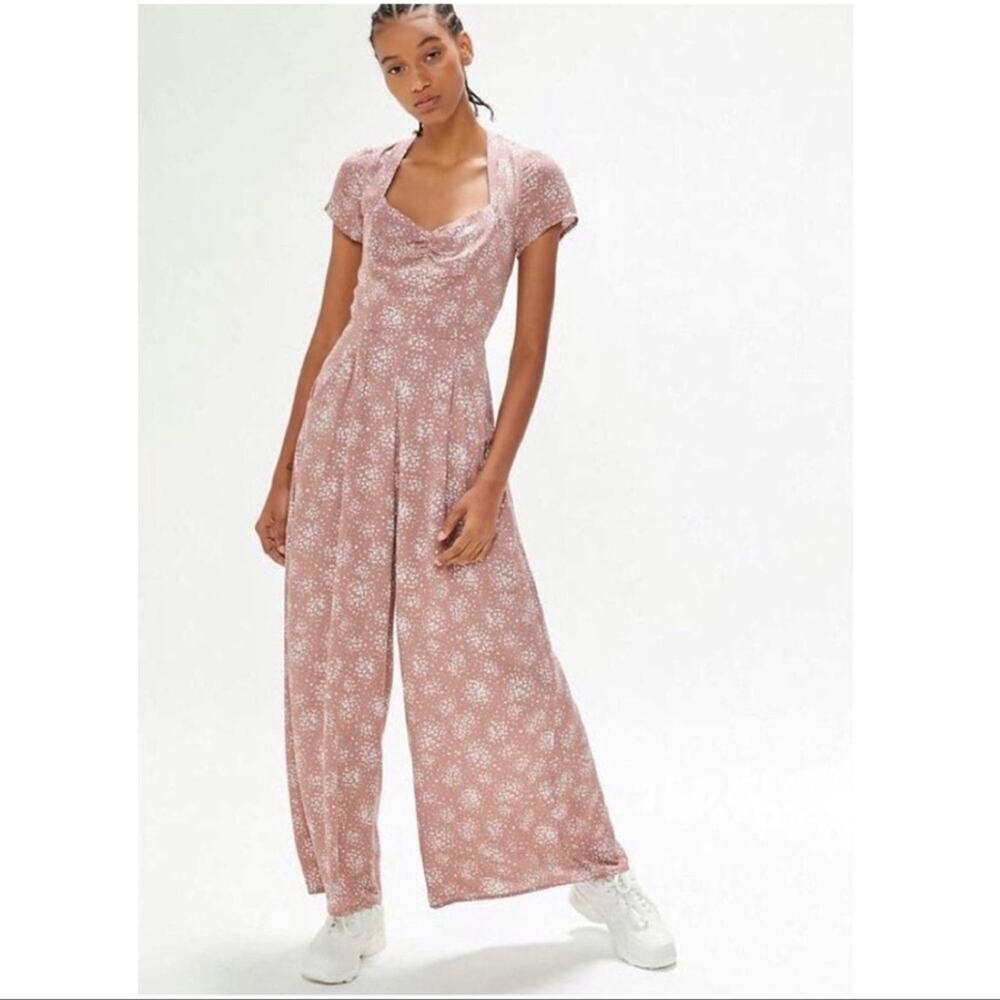 Urban Outfitters Kerriann blush‎ pink floral print wide leg jumpsuit size Medium